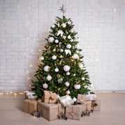 Albero di Natale Camden, Albero artificiale extra folto, Albero effetto reale in PVC con Pigne incluse, 1698 rami, Altezza cm 270