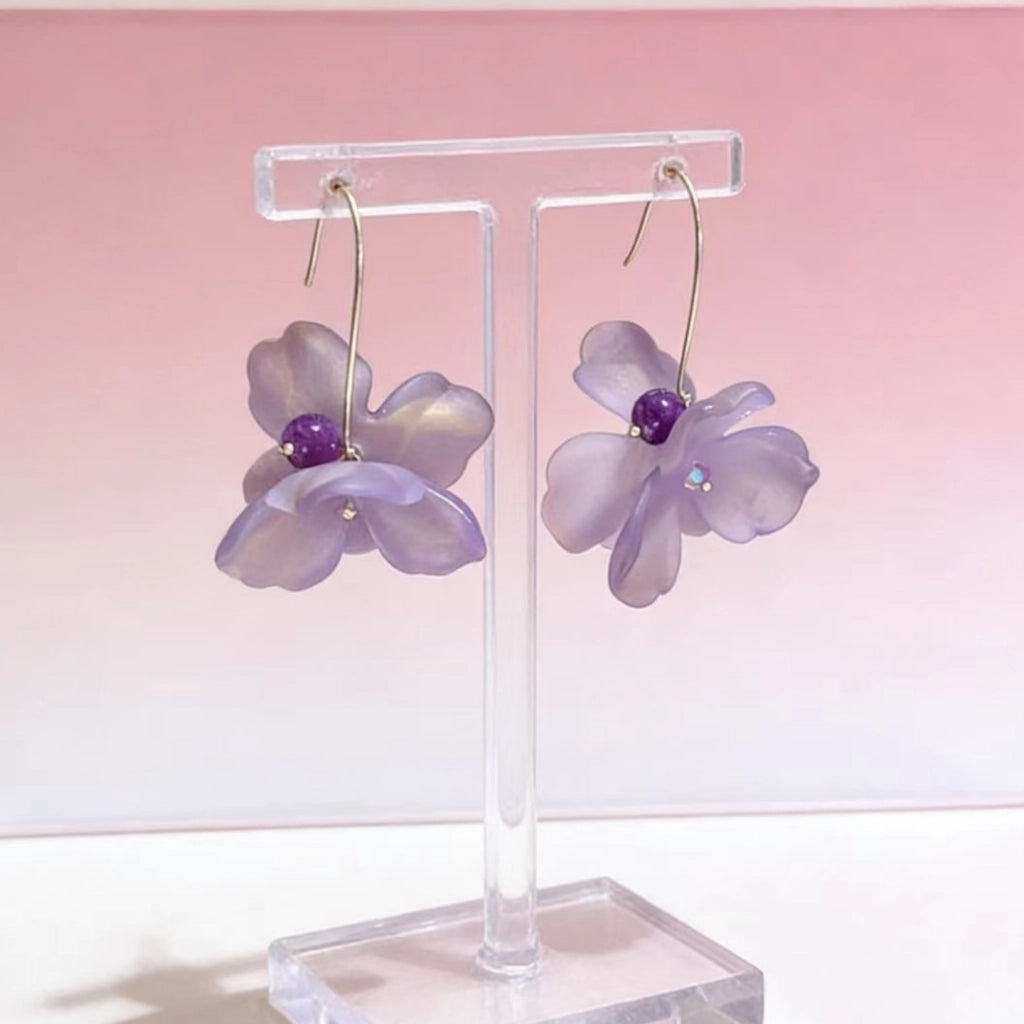 Squisiti e unici orecchini tridimensionali a forma di fiore viola per donna, nuovo modello 2026, lussuosi e sofisticati, perfetti per un look da vacanza.