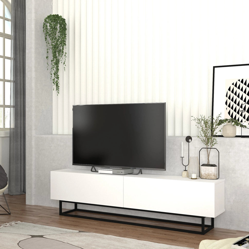 Mobile Porta TV Nolven a 2 Ante Ribalta e Telaio in Metallo 180x32x47 cm - Bianco [en.casa]