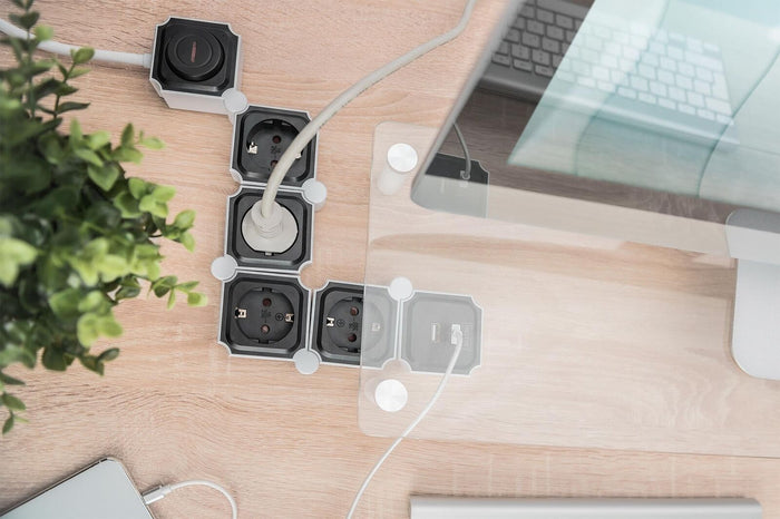 Digitus Presa multipla flessibile da 4 con 2 attacchi USB e interruttori