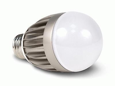 Hamlet Lampadina da 7w attacco E27 a luce fredda flusso luminoso 400 lm