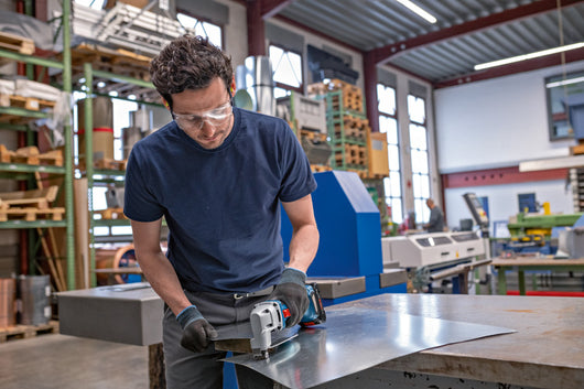 Cesoia a batteria Bosch brushless taglio 1,6 mm solo corpo macchina GSC 18V-16 E