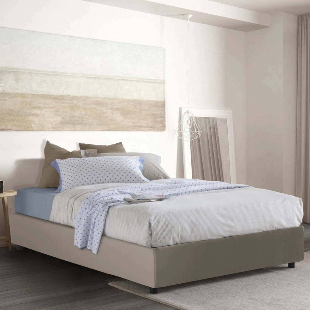 Letto matrimoniale Azuko, Letto contenitore con rivestimento in ecopelle, Made in Italy, Apertura frontale, con materasso cm 140x200 incluso, Tortora