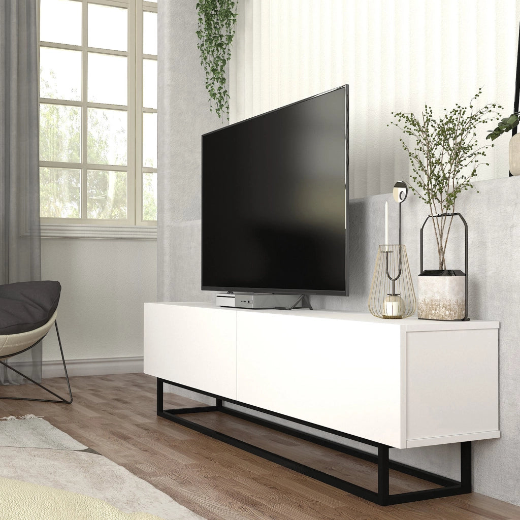 Mobile Porta TV Nolven a 2 Ante Ribalta e Telaio in Metallo 180x32x47 cm - Bianco [en.casa]