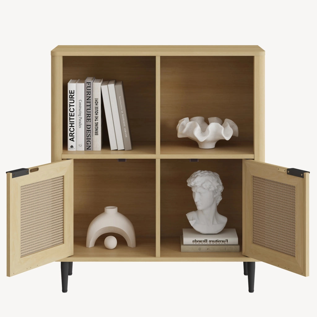Mobile Contenitore Lukhomso a 2 Ante con Inserto Intreccio e 4 Scomparti 85 x 75 x 30 cm - Effetto Rovere/Rattan [en.casa]