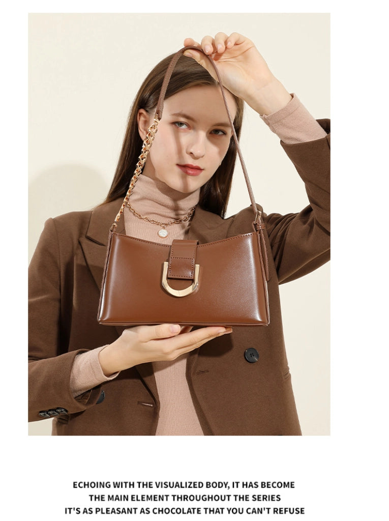 Borsa a tracolla da donna in vera pelle, colore marrone.