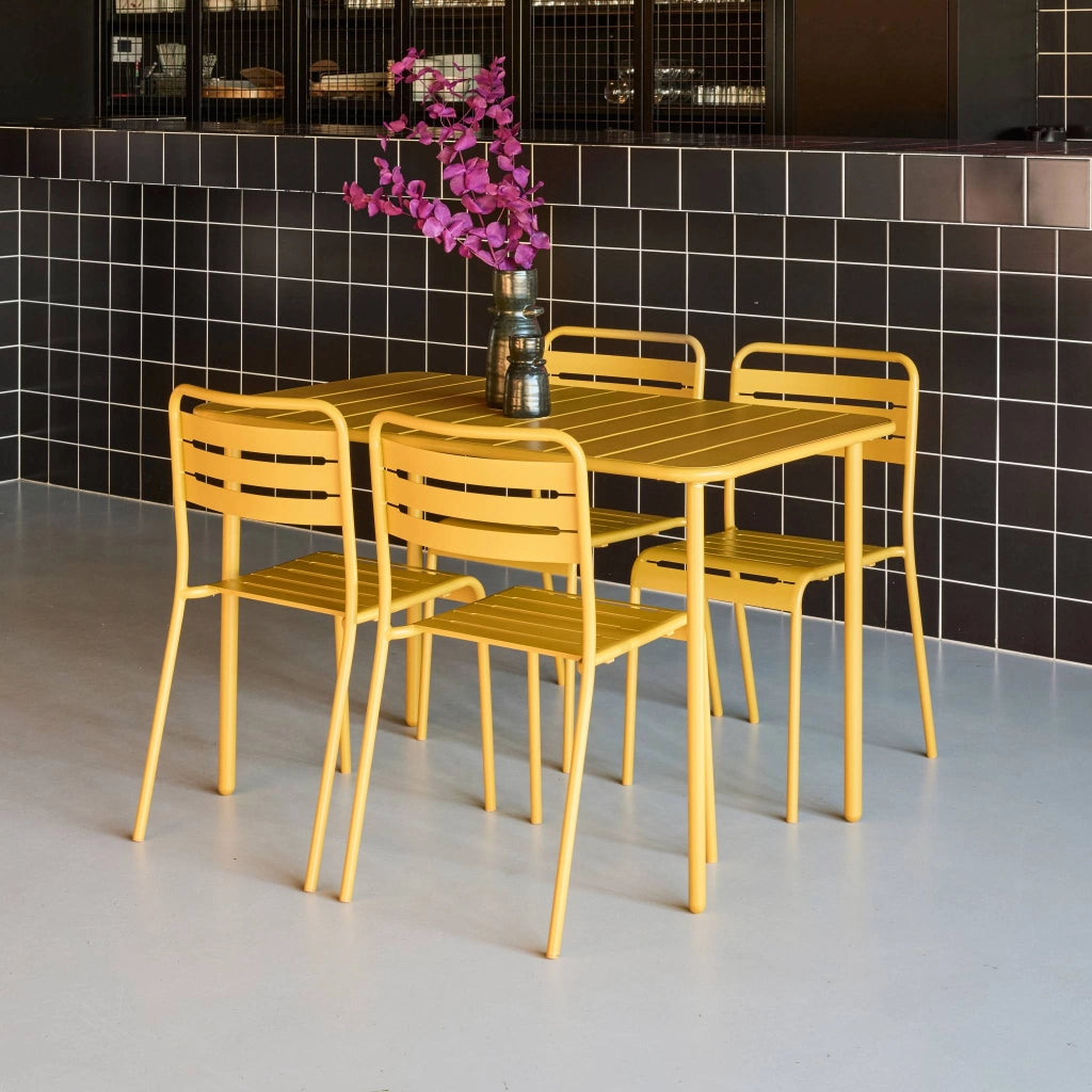 Set tavolo da giardino bistrot in metallo con 4 sedie, 120cm, ocra