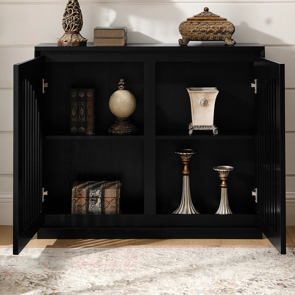 Credenza con ante scanalate e aperture per prese in legno e MDF nero