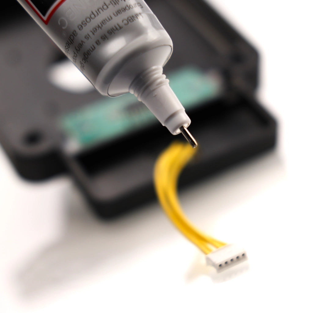 Colla Universale B-7000 15ml – Precisione e Durata | Multiuso: Elettronica, Gioielli, Ceramica