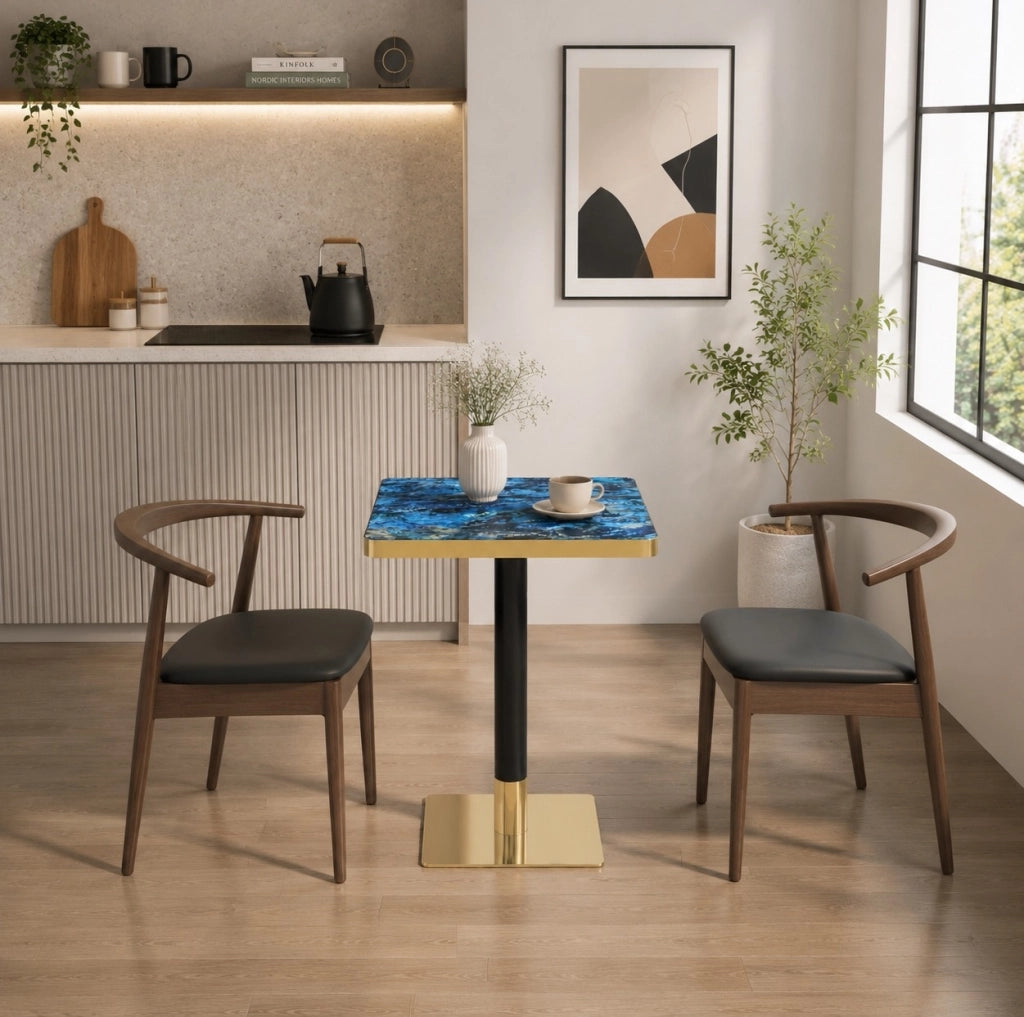 Tavolo quadrato 60x60 cm con piano effetto marmo; struttura in metallo; blu