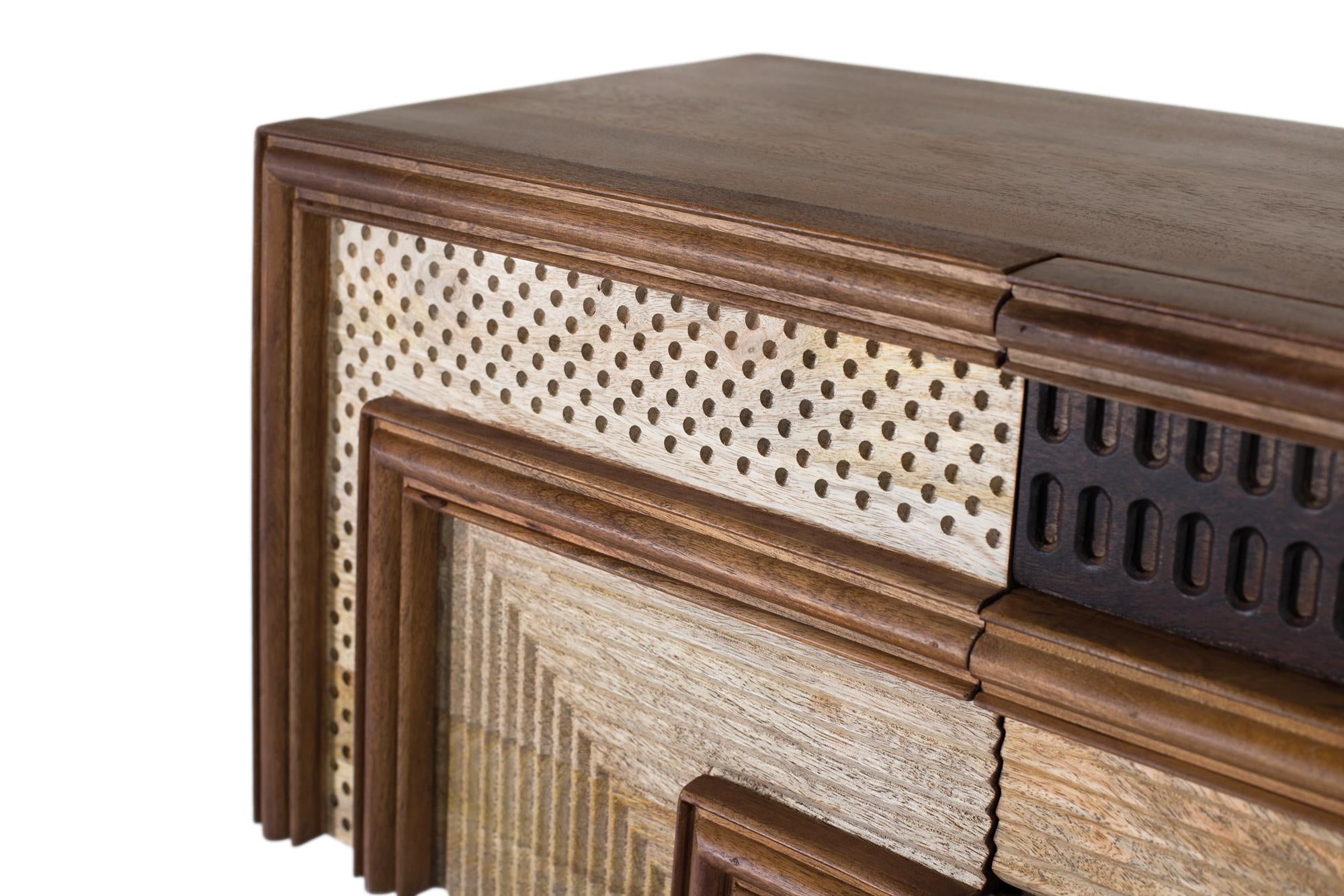 Mobile TV in legno di mango con motivi geometrici testurizzati