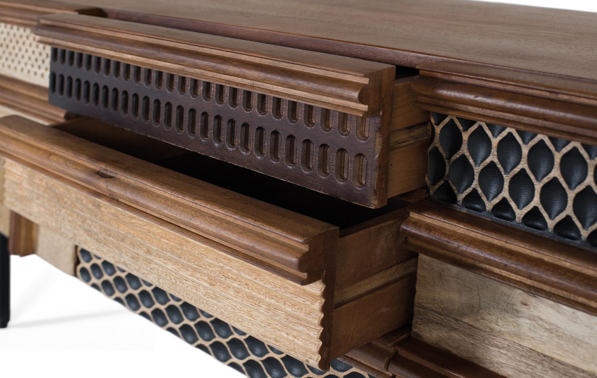 Mobile TV in legno di mango con motivi geometrici testurizzati