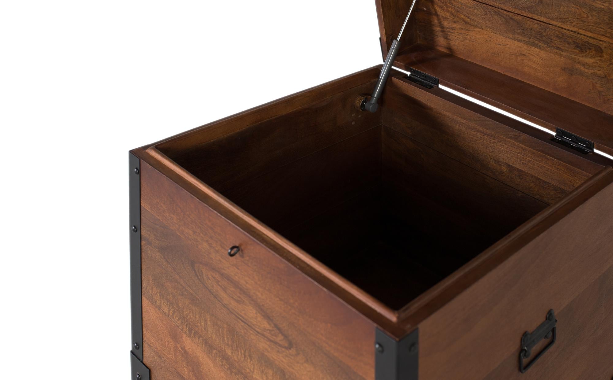 Baule in legno di mango con finiture in ferro nero in stile vintage