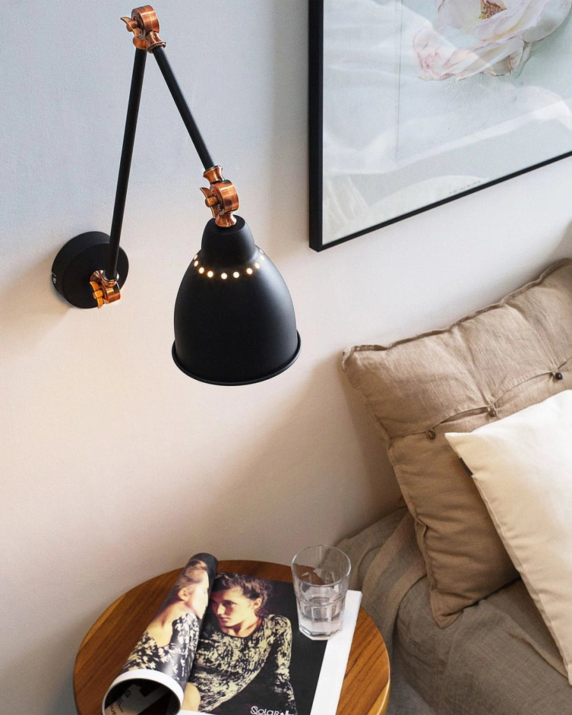 Faretto da parete Nero con luce da lettura a braccio lungo in metallo bianco dal design moderno