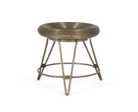 Sgabello basso in metallo in stile industriale