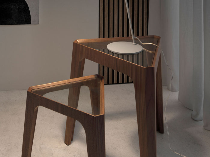 Tavolo angolare triangolare in vetro temperato e noce