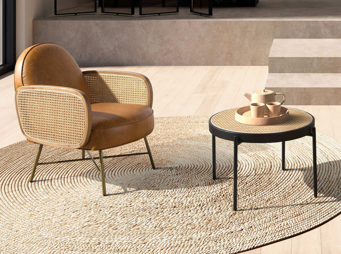 Tavolino rotondo in rattan, legno nero e acciaio nero