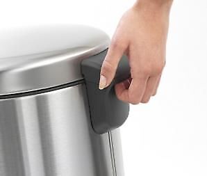 Brabantia 111822 bidone per la spazzatura 30 L Rotondo Acciaio inossidabile