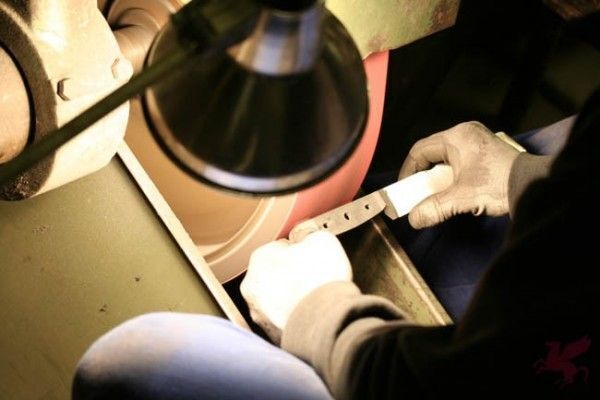 Gude Alpha Coltello da Formaggio 15cm Pero