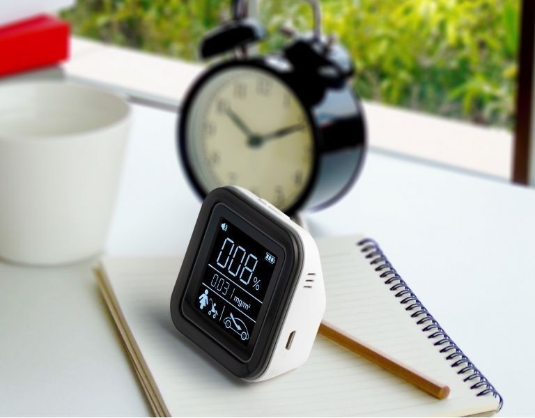 Lifenaxx Smart Indoor Monitoraggio della qualitá dell´aria CO-Meter rileva sostanze chimiche VOC Rilevatore di inquinamento da fumo polvere personale Test in tempo reale LX-010