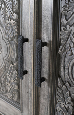 Armadio in legno massello di mango con ampio spazio