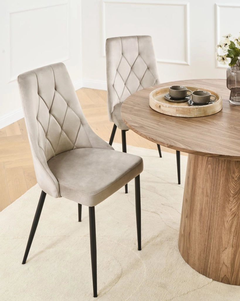 Set di 2 sedie da pranzo in velluto tortora con gambe nere in ferro Sedie imbottite moderne