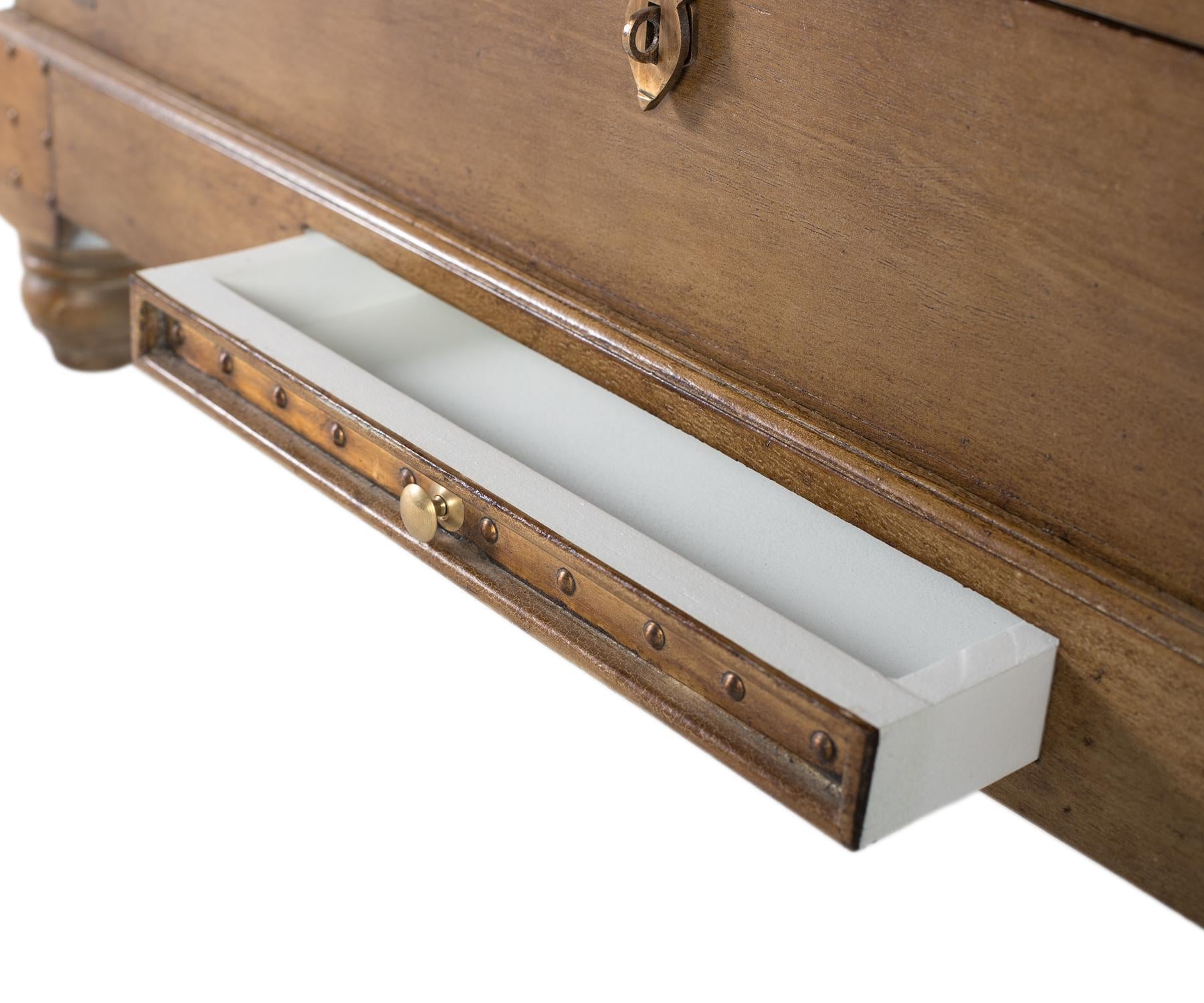 Tavolino da caffè in stile baule in legno di mango