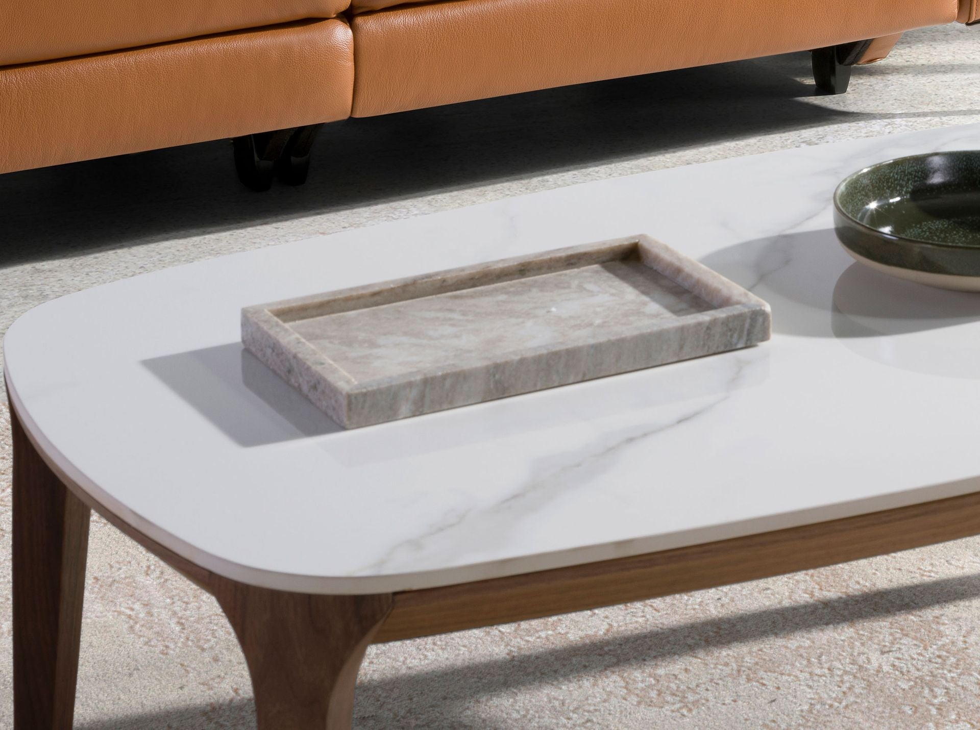 Tavolo ovale in marmo porcellanato e noce