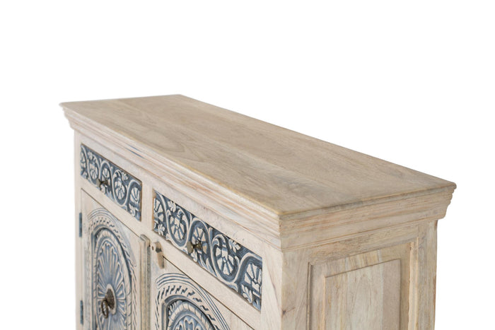 Credenza intagliata a mano con due cassetti e due ante