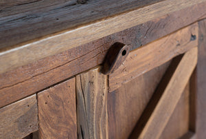 Credenza rustica a quattro ante realizzata a mano in legno riciclato