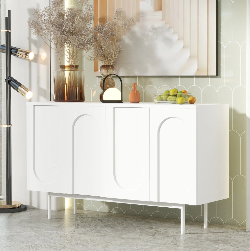 Credenza bianca con ripiani regolabili e gambe in metallo; MDF