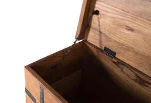 Baule in legno riciclato con apertura superiore e ferramenta