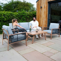 Set Mobili da Esterno 4 Pezzi in Alluminio Divano Tavolino Poltrone Effetto Legno