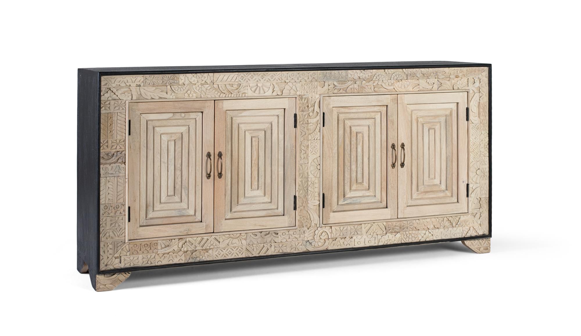 Credenza a quattro ante con dettagli intagliati a mano 195cm