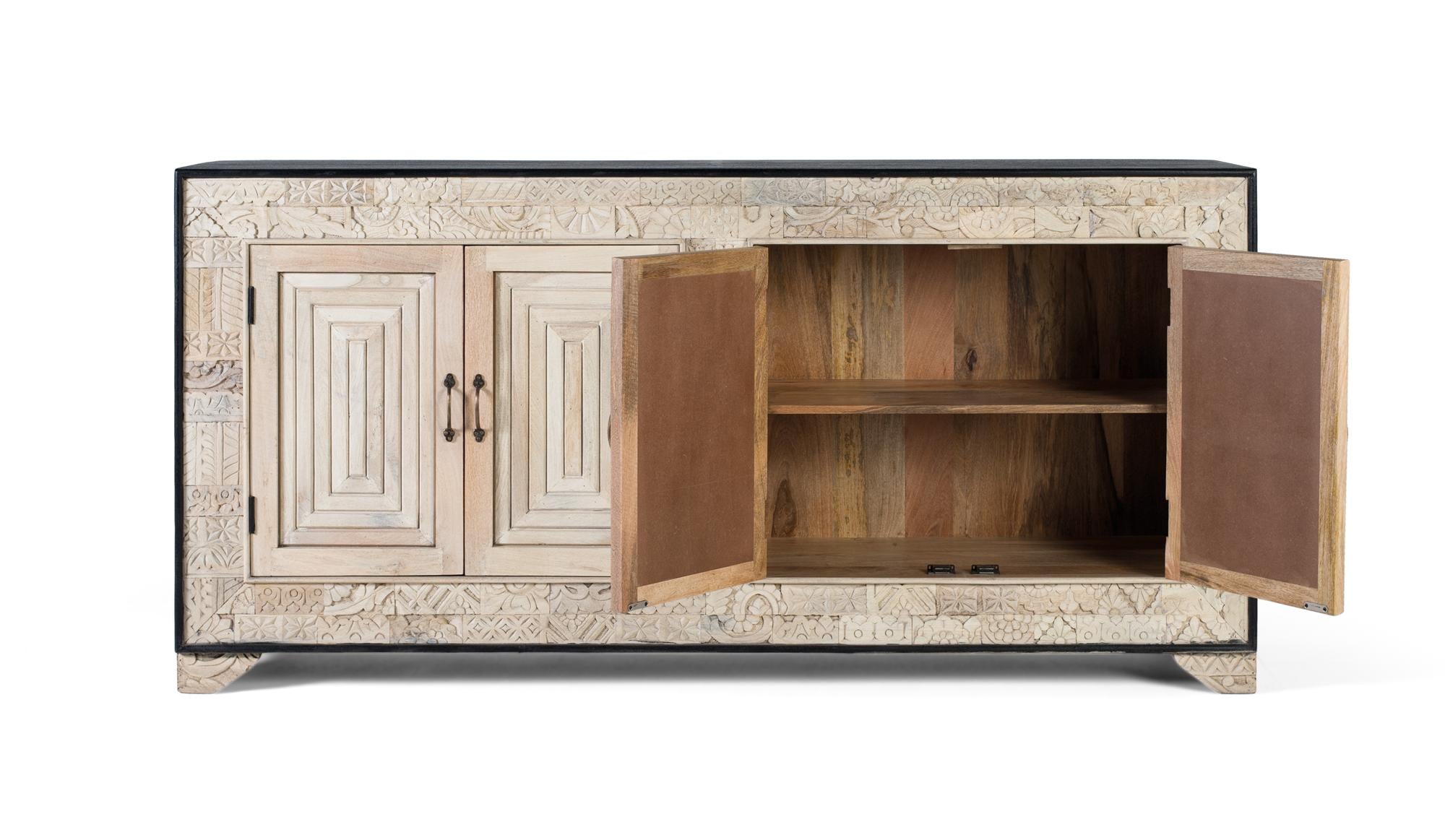 Credenza a quattro ante con dettagli intagliati a mano 195cm