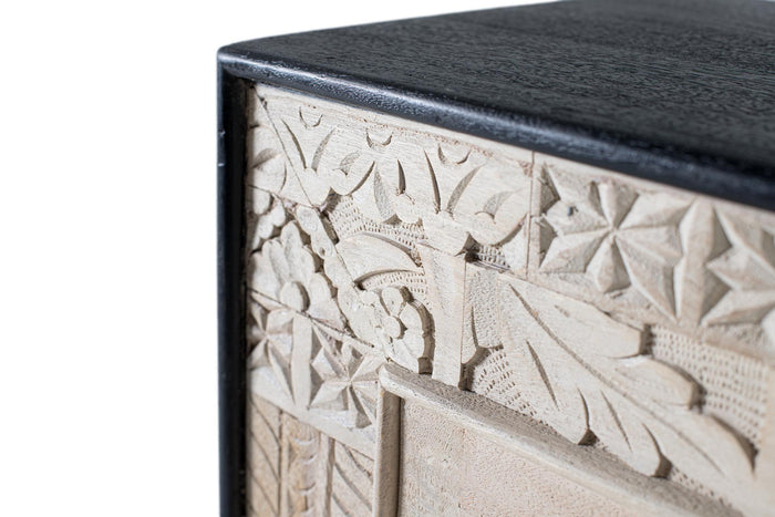 Credenza a quattro ante con dettagli intagliati a mano 195cm