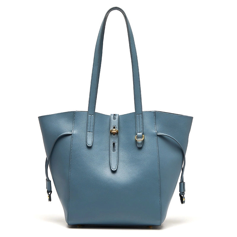 Borsa a tracolla da donna in vera pelle, colore blu.