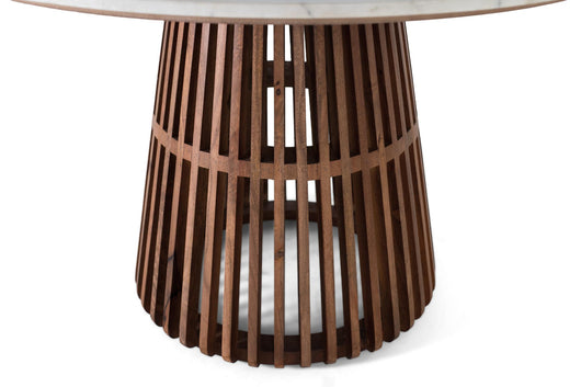 Tavolino rotondo con base in marmo e struttura in metallo