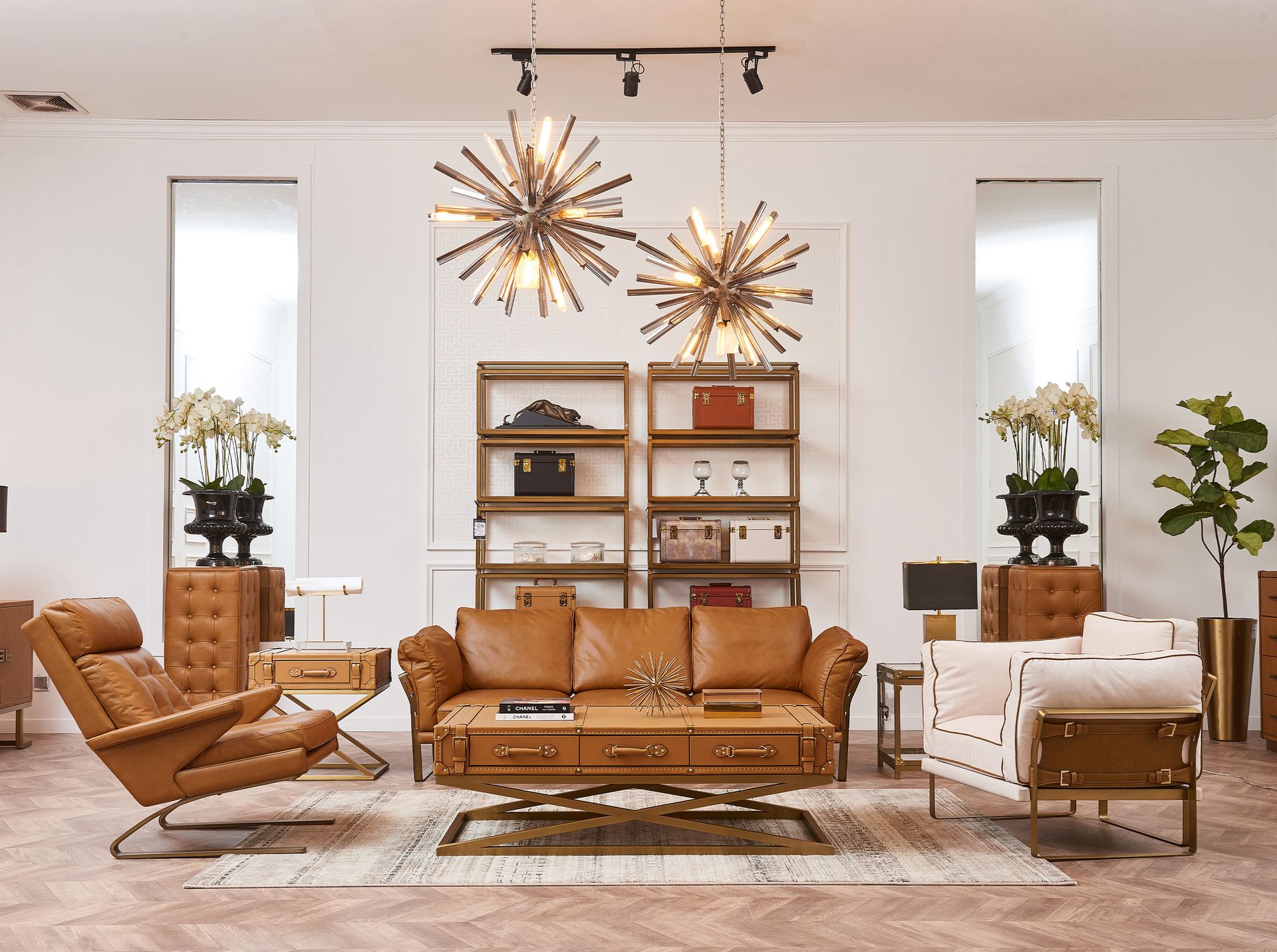 Tavolino rettangolare in pelle e acciaio dorato