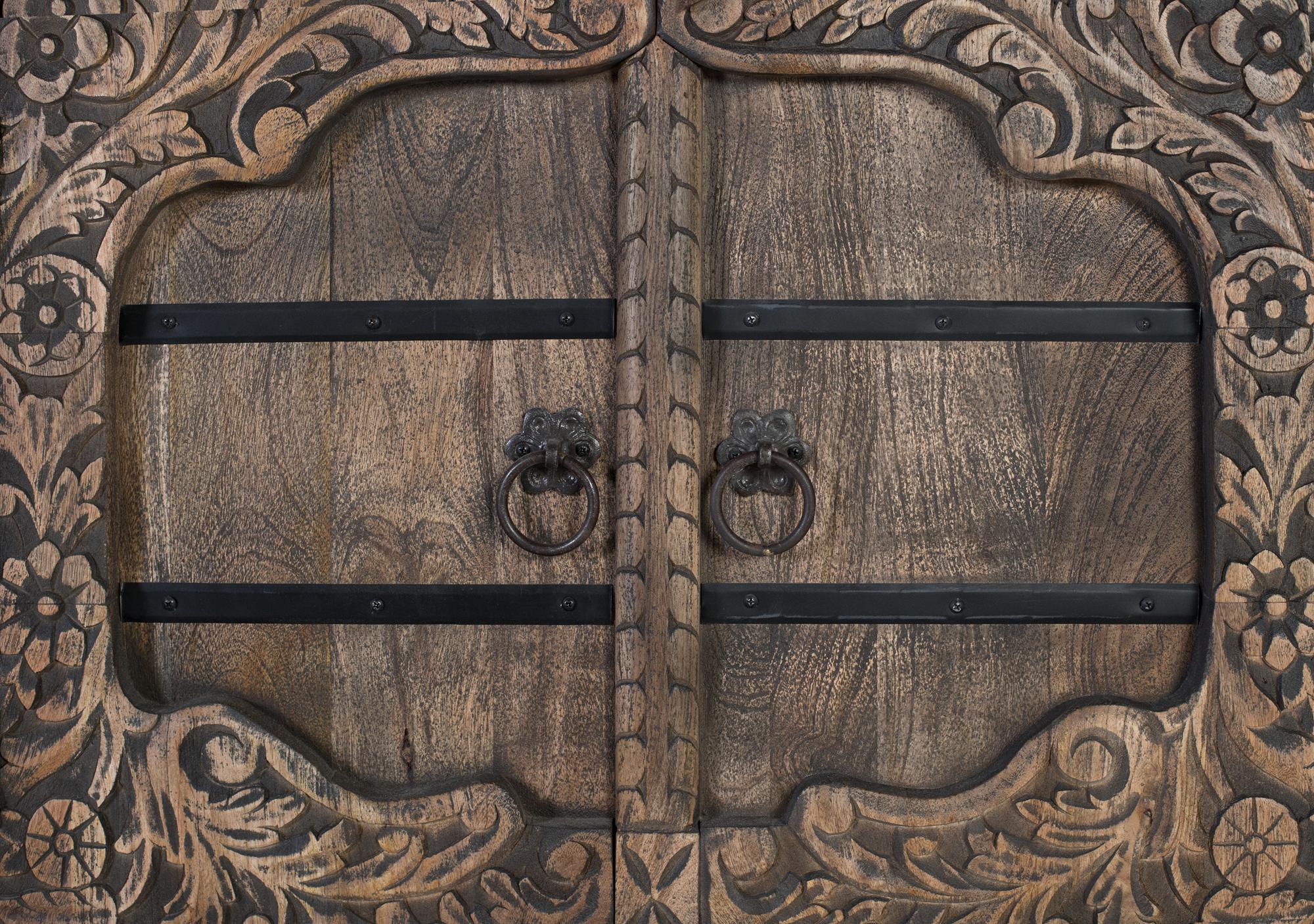 Credenza a quattro ante realizzata a mano in legno di mango