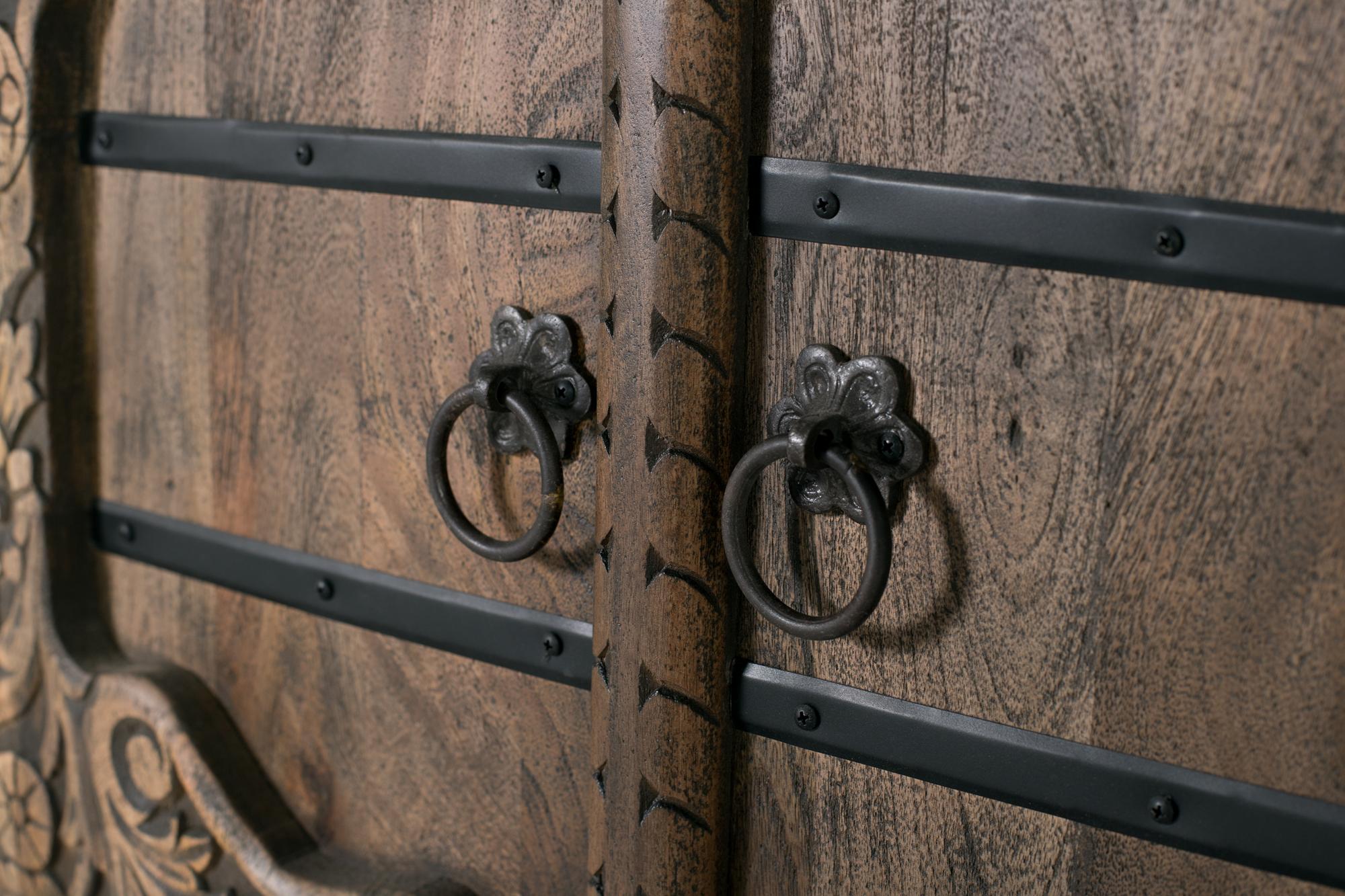 Credenza a quattro ante realizzata a mano in legno di mango