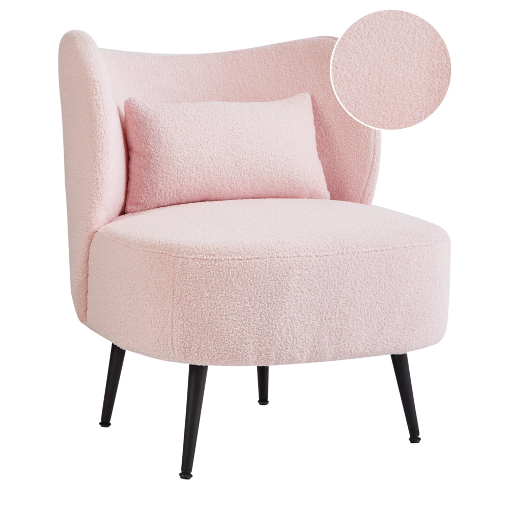 Poltrona Rosa Pastello Boucle Tessuto Morbido Nubby Legno Chiaro Gambe Metallizzate Schienale Curvo Stile Retro Glam Art Decor