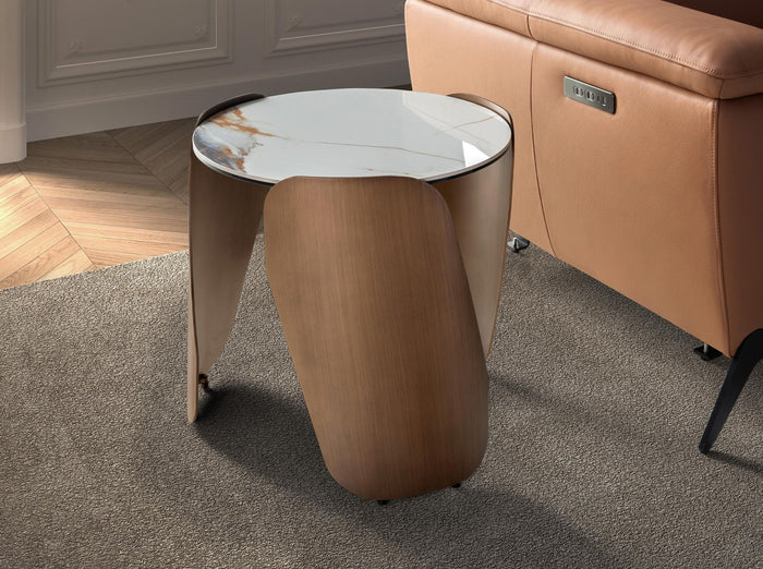 Tavolino angolare rotondo in marmo porcellanato e acciaio color bronzo