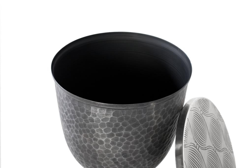 Tavolino rotondo con piano in alluminio