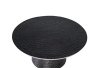 Tavolino rotondo realizzato interamente in alluminio.