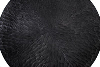 Tavolino rotondo realizzato interamente in alluminio.