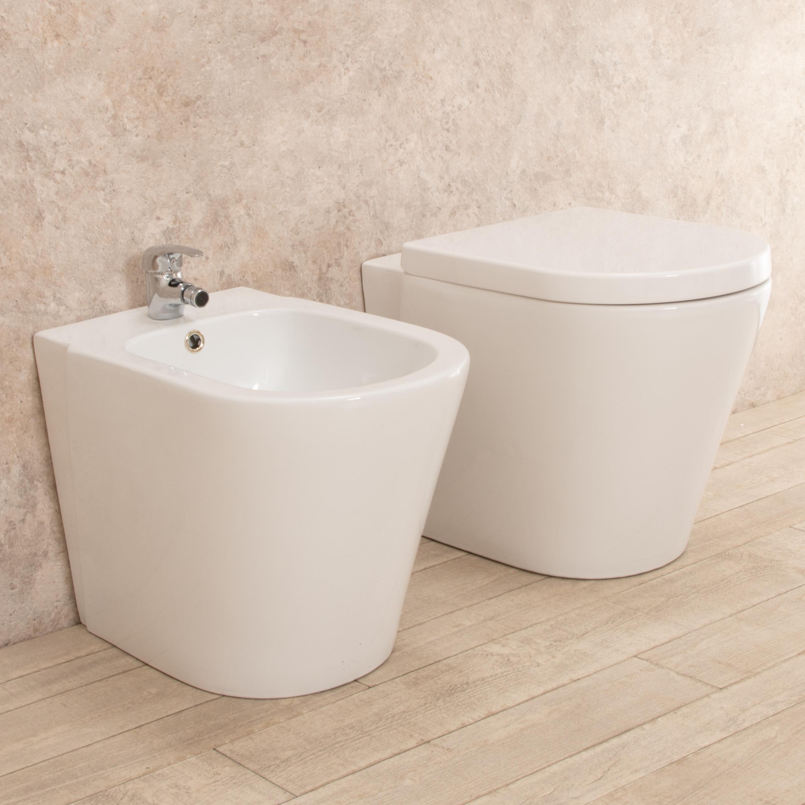 Coppia di Sanitari WC e Bidet  a Terra Filo Muro in Ceramica Bianchi
