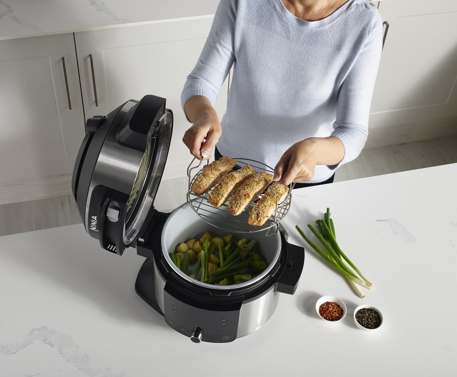Ninja OL550EU apparecchio multi-cottura 6 L 1460 W Nero, Acciaio inox
