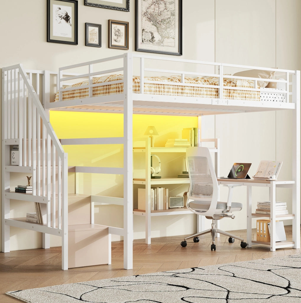 Letto a soppalco in metallo 140x200 cm con scala; scrivania integrata; ripiani e LED; bianco