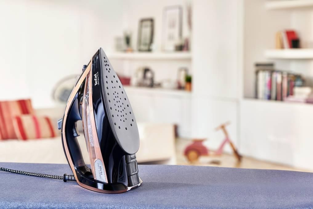 Tefal FV9865E0 ferro da stiro Ferro da stiro a secco e a vapore Piastra Durilium Autoclean 3000 W Nero, Oro